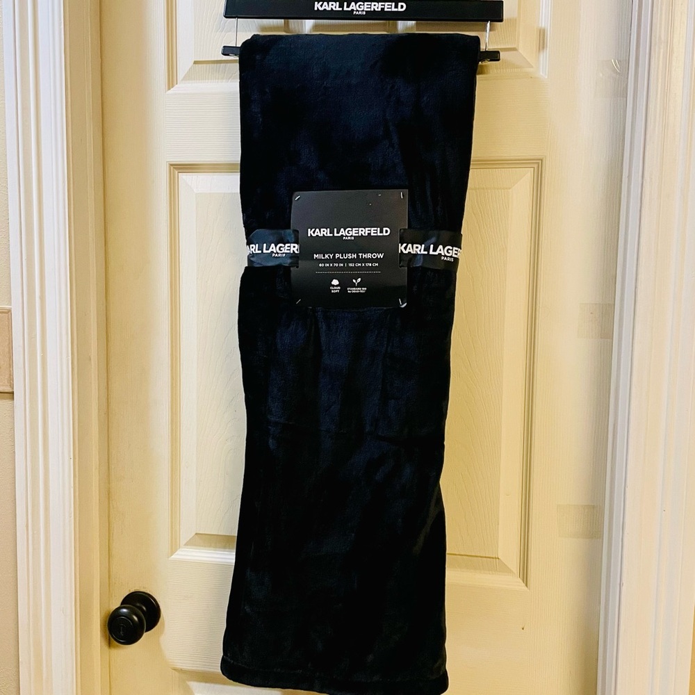Karl Lagerfeld Paris Milky Plush Throw in Midnight Black, NWT